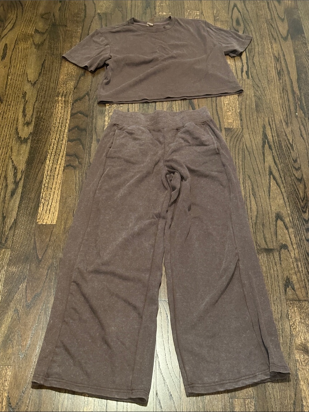 Wide-Leg Crop Tee & Joggers Set - Brown